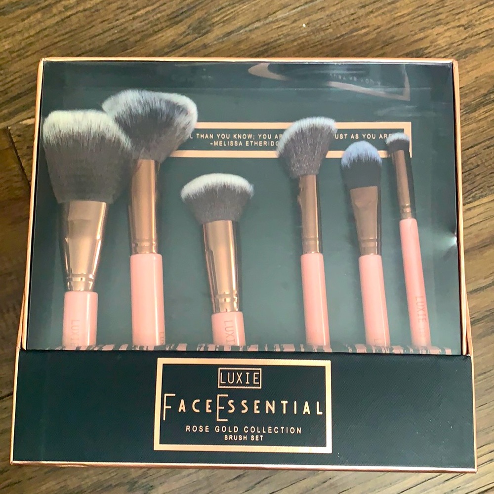 Luxie Face Essential brush set